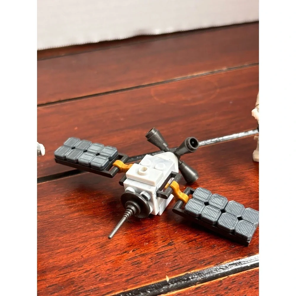 Mega Bloks Call of Duty Icarus Astronaut Trooper Figures & Satellite Drone